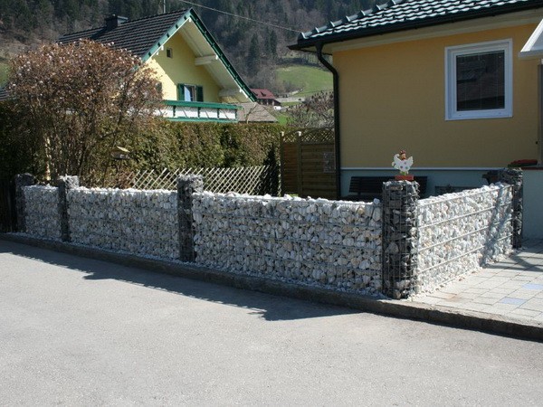 Красивый забор из габионов 